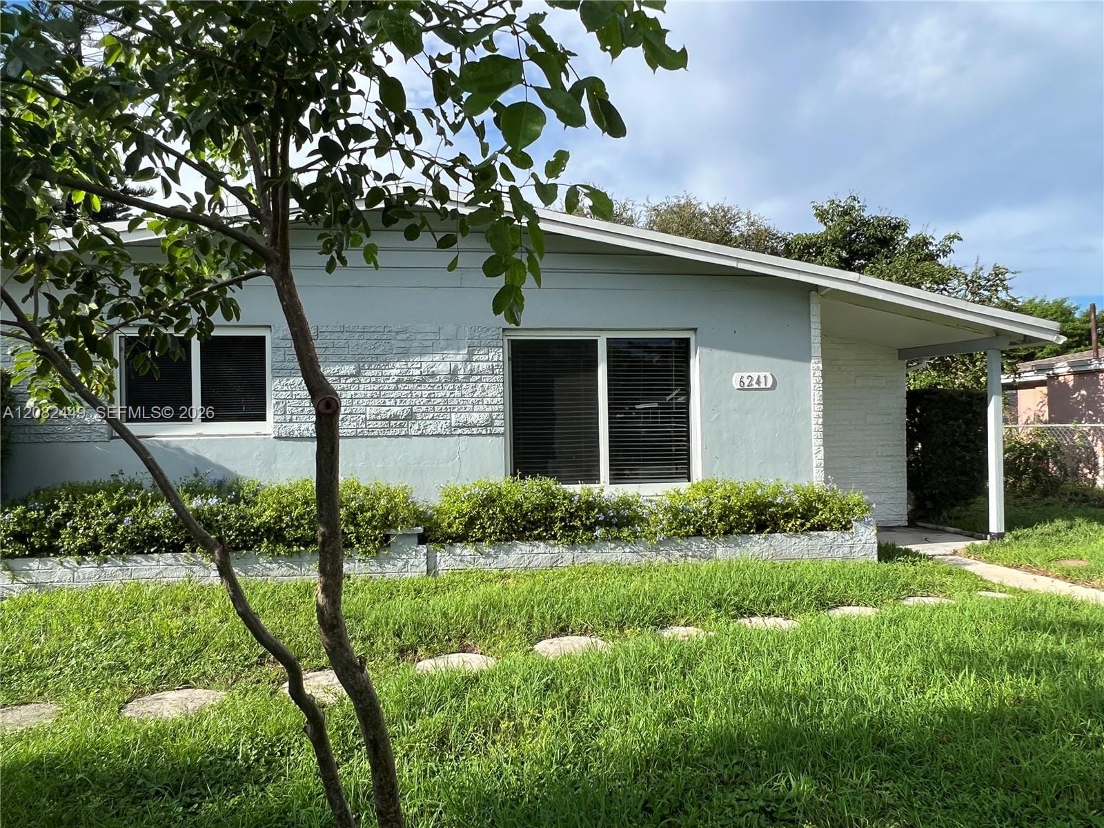 6241 SW 38th Court, Davie, FL 33314