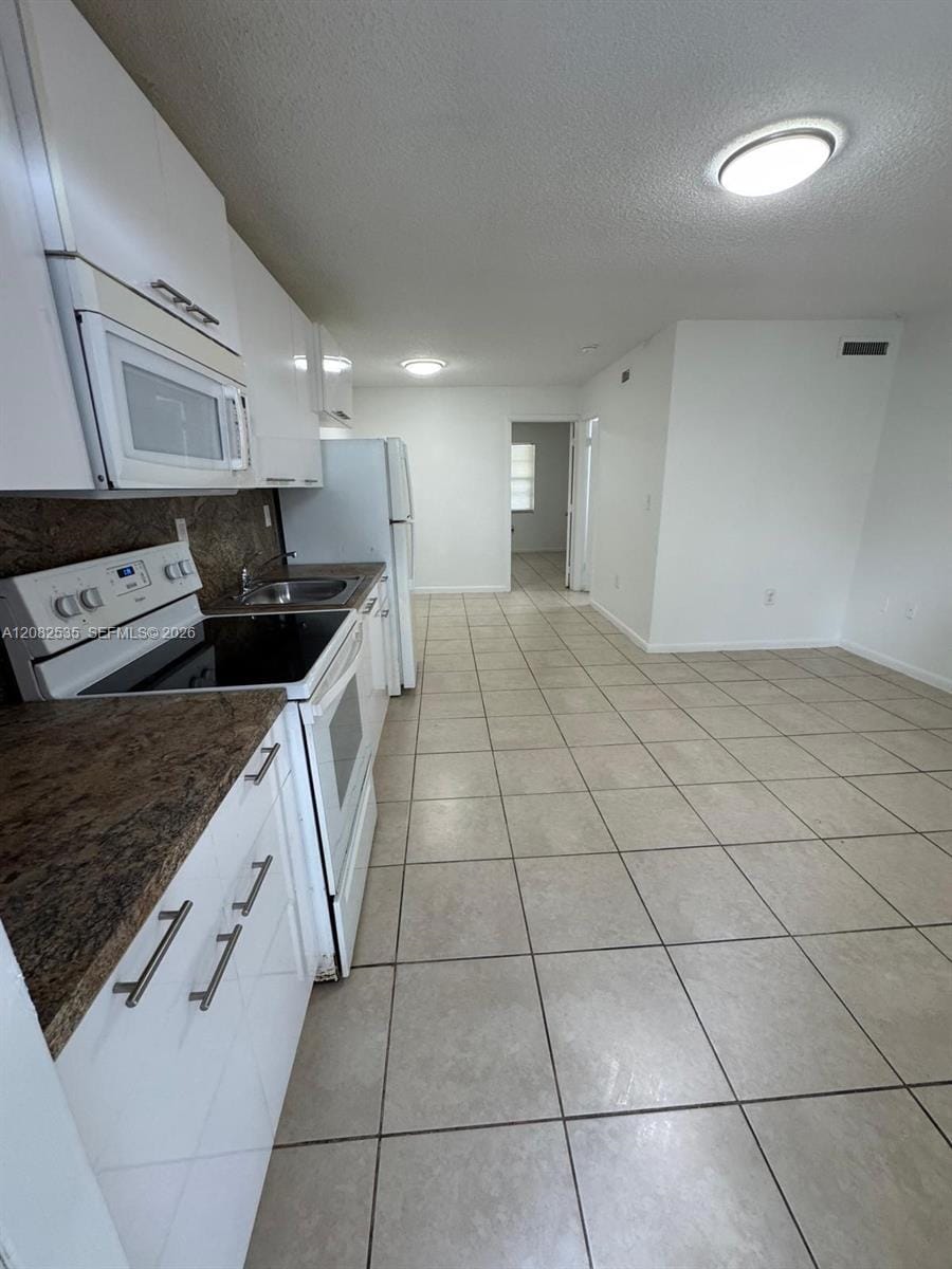 2401 Van Buren Street APT 18 — photo 2