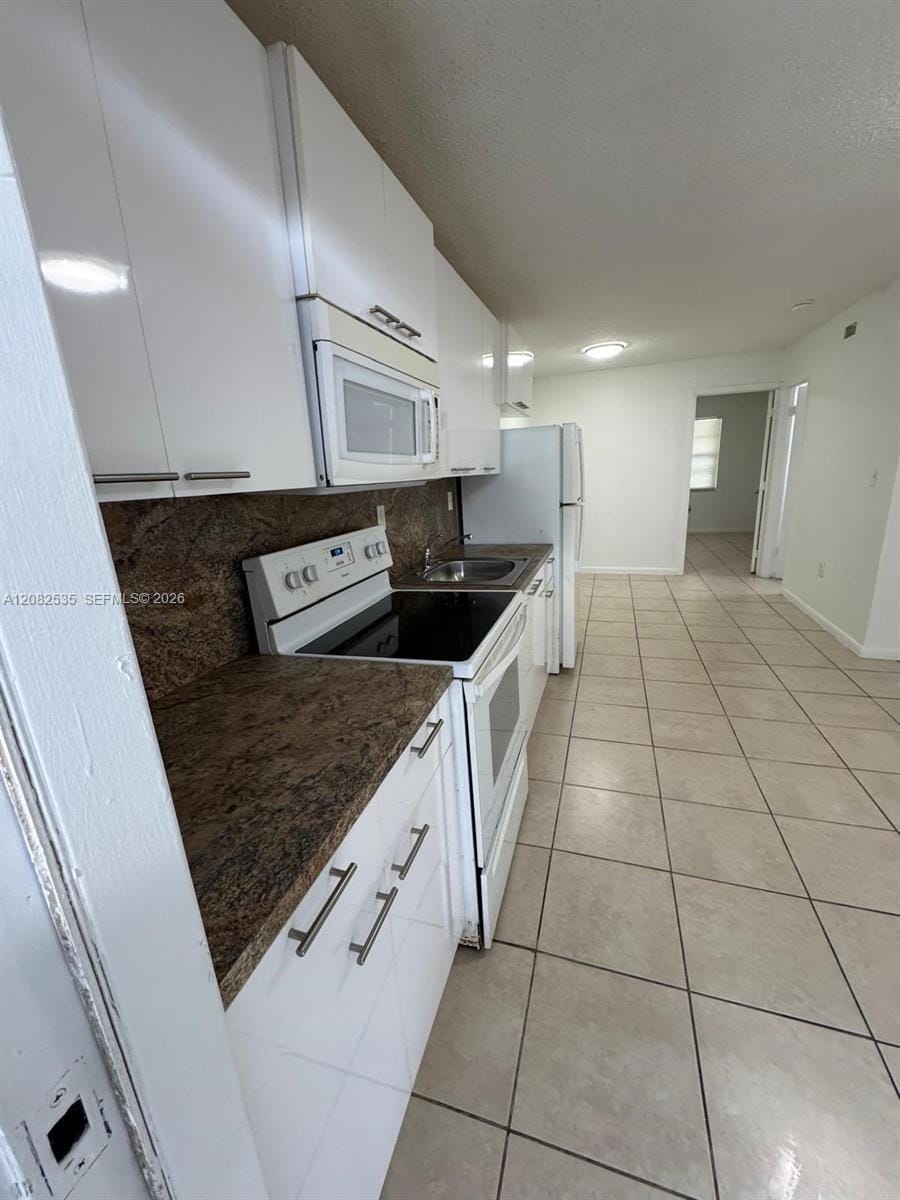 2401 Van Buren Street APT 18 — photo 3