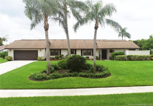 2490 NE Pinecrest Lakes Boulevard, Jensen Beach, FL 34957