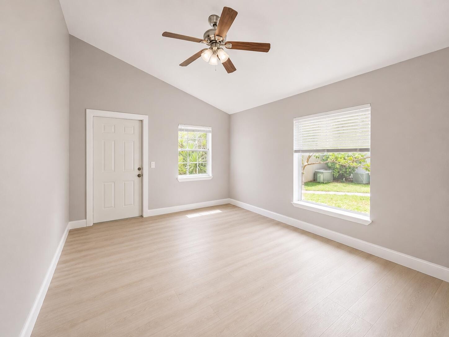 32 Lake Osborne Drive #6 — photo 2