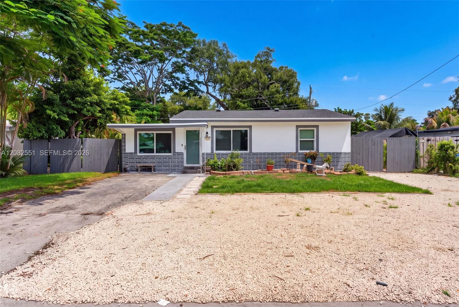 1541 SW 32nd Court — photo 2