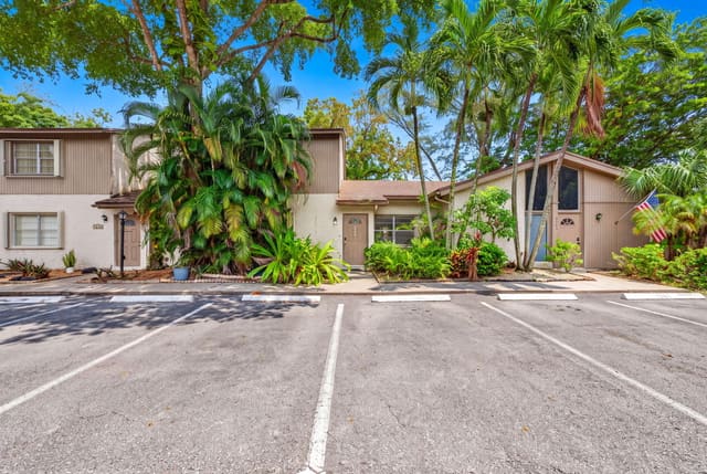 7243 W SUNRISE Boulevard 7243K, Plantation, FL 33313
