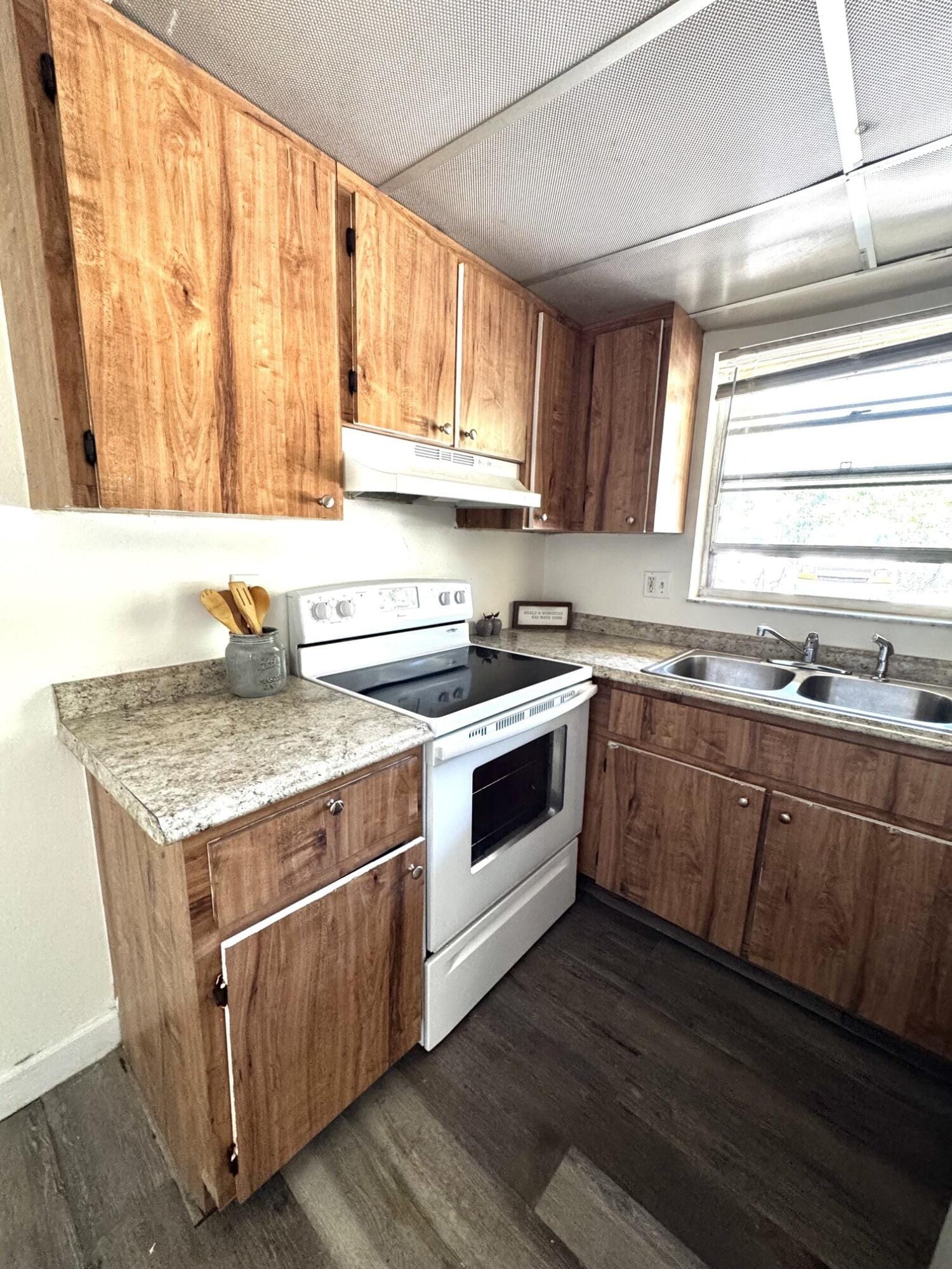 117 N E Street — photo 4