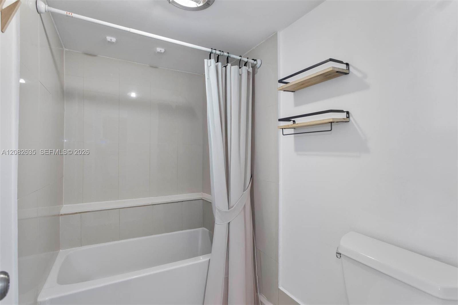 16558 NE 26th Avenue 2G, North Miami Beach, FL 33160 photo 14