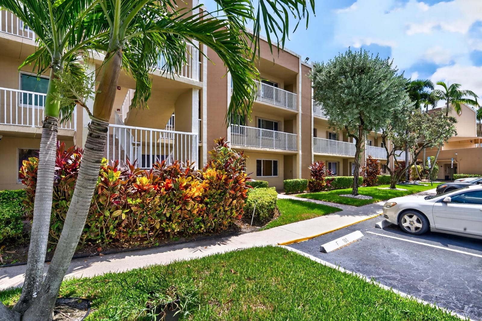 7348 N DEVON Drive 203, Tamarac, FL 33321