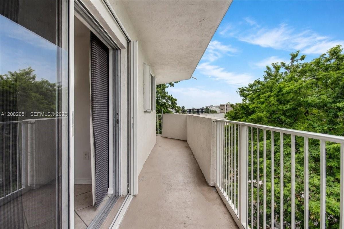 1975 Normandy Drive 303 — photo 3