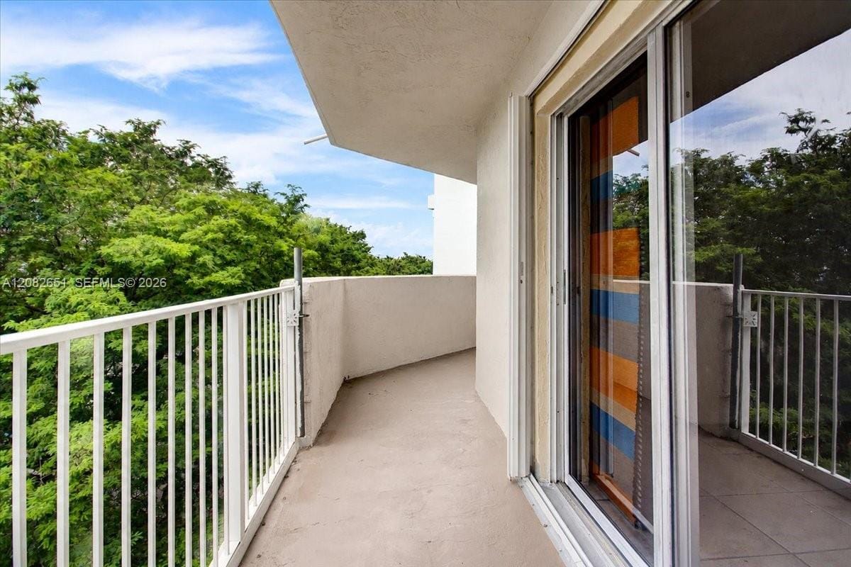 1975 Normandy Drive 303 — photo 4