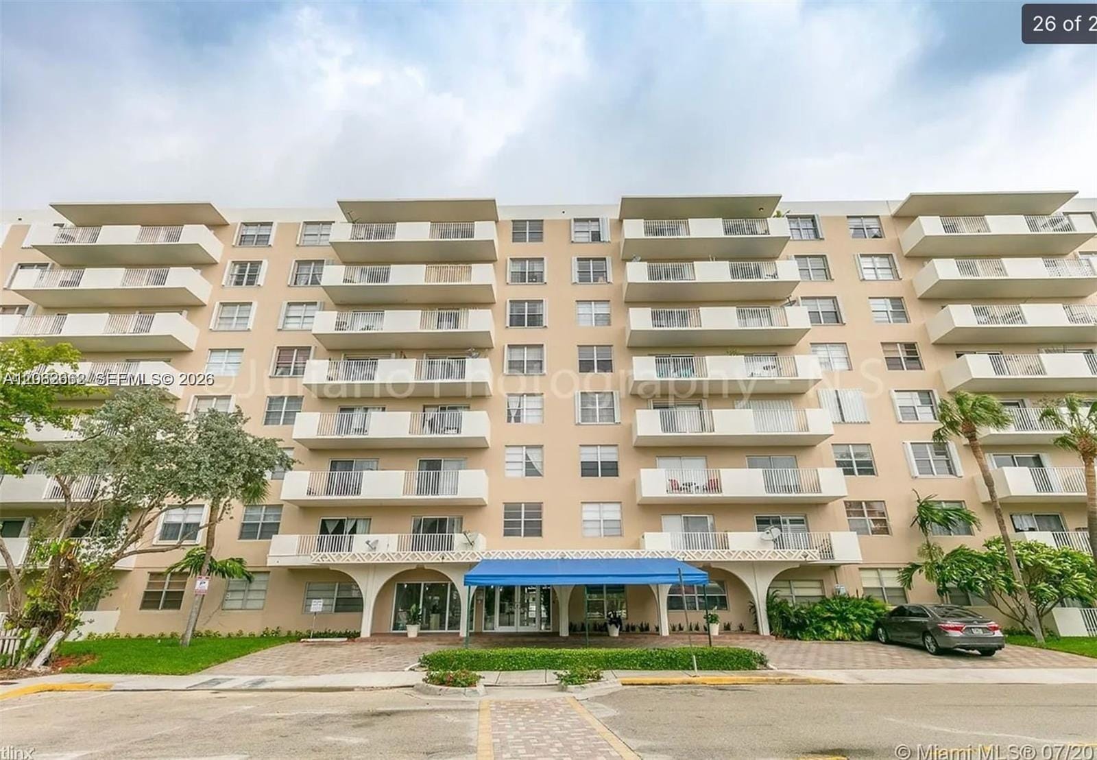 1455 N Treasure Drive 4M — photo 2