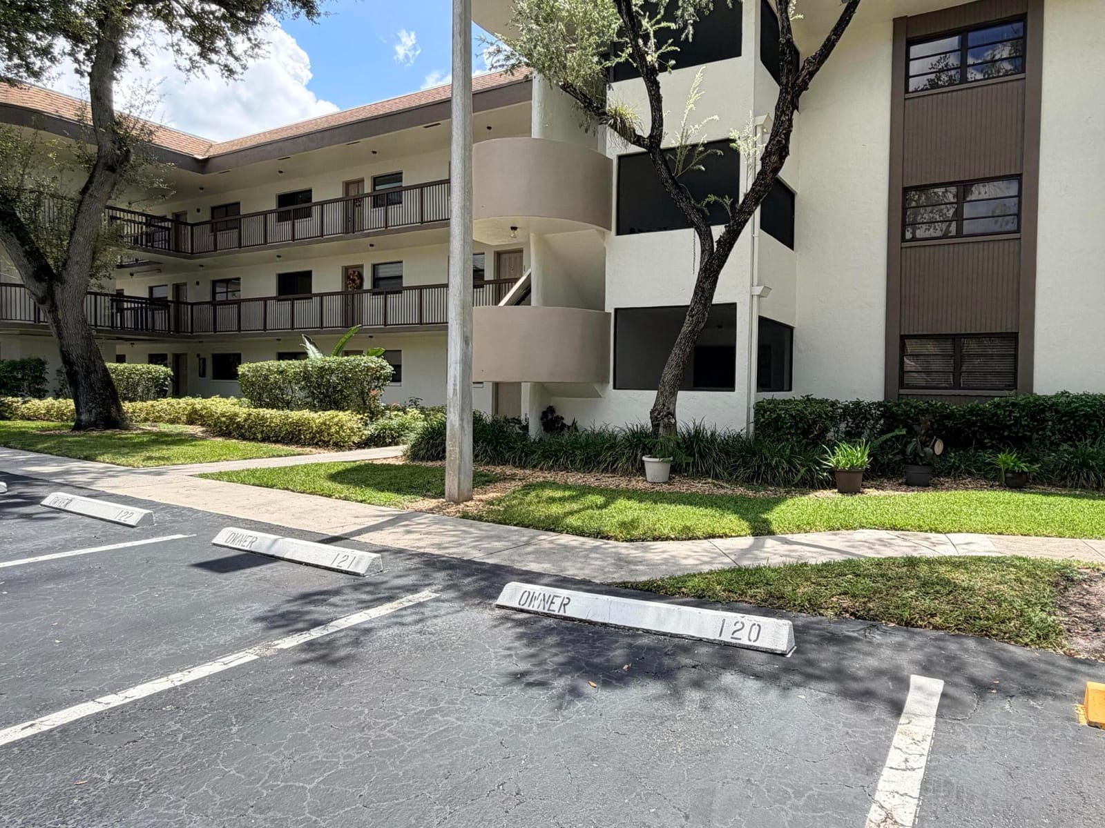 7625 NW 79th Avenue Unit 107, Tamarac, FL 33321 photo 2
