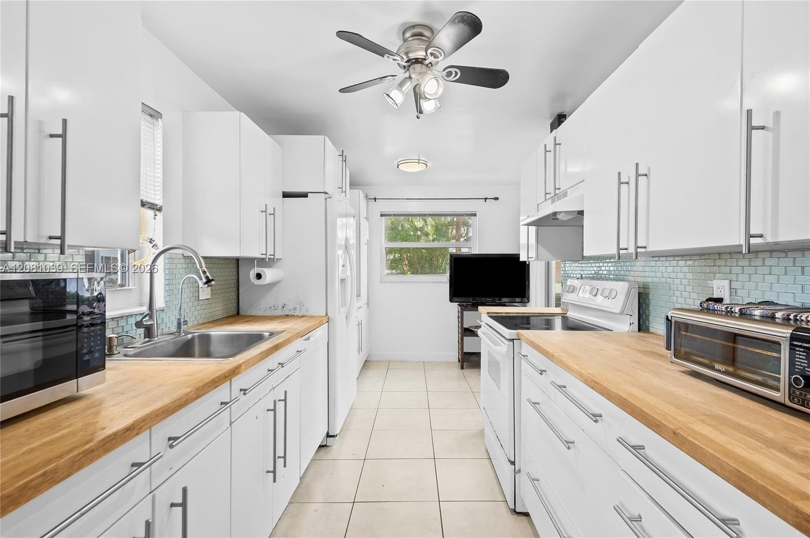 8002 Lagos De Campo Boulevard B-101 — photo 2