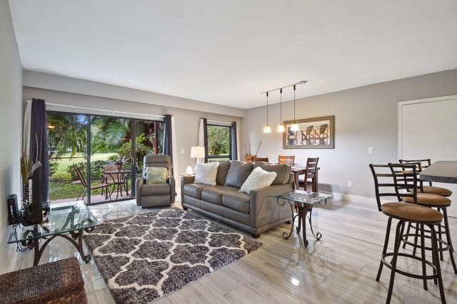13334 Polo Club Road 250, Wellington, FL 33414