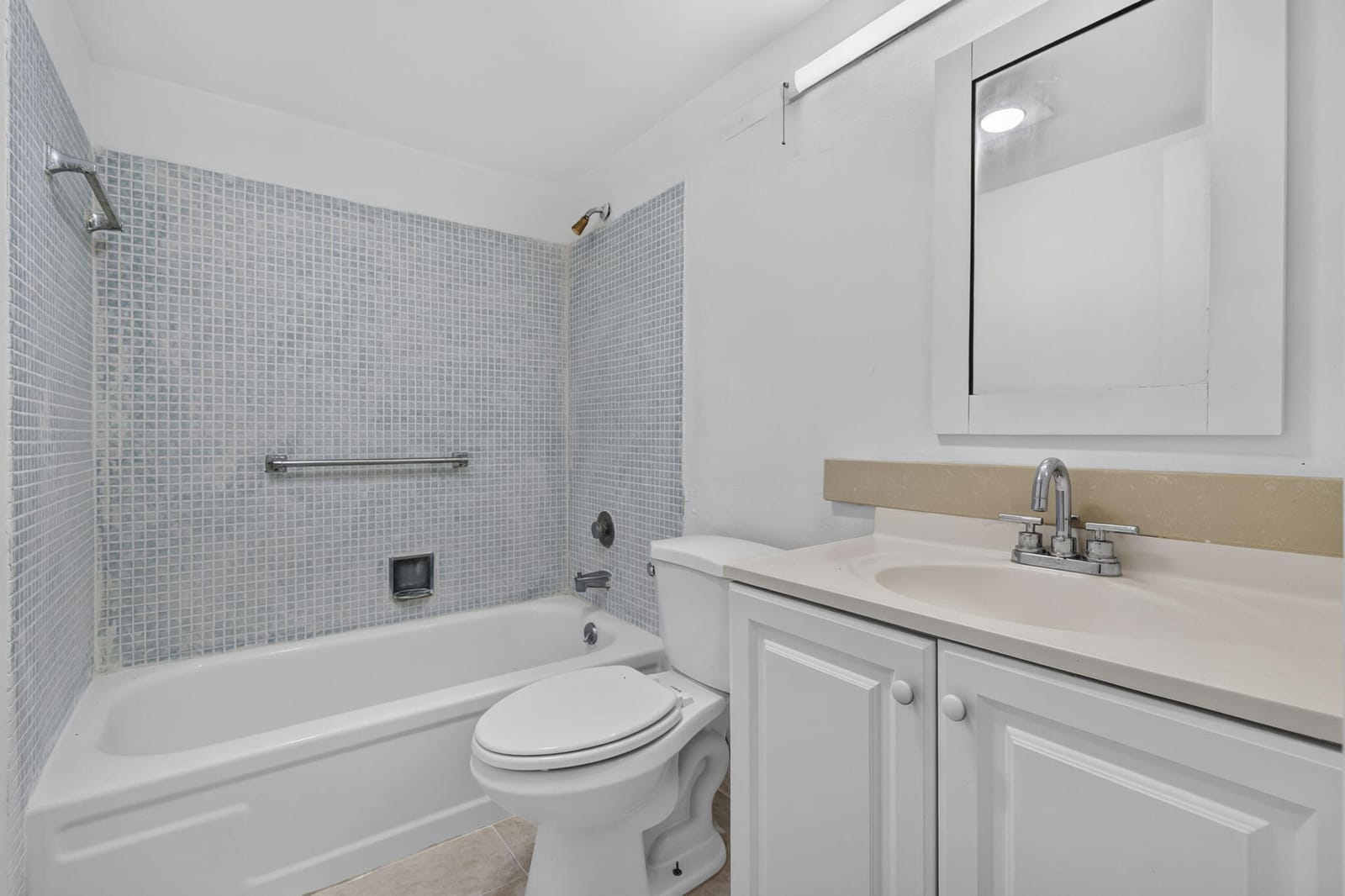 210 Canterbury J 1 — photo 11