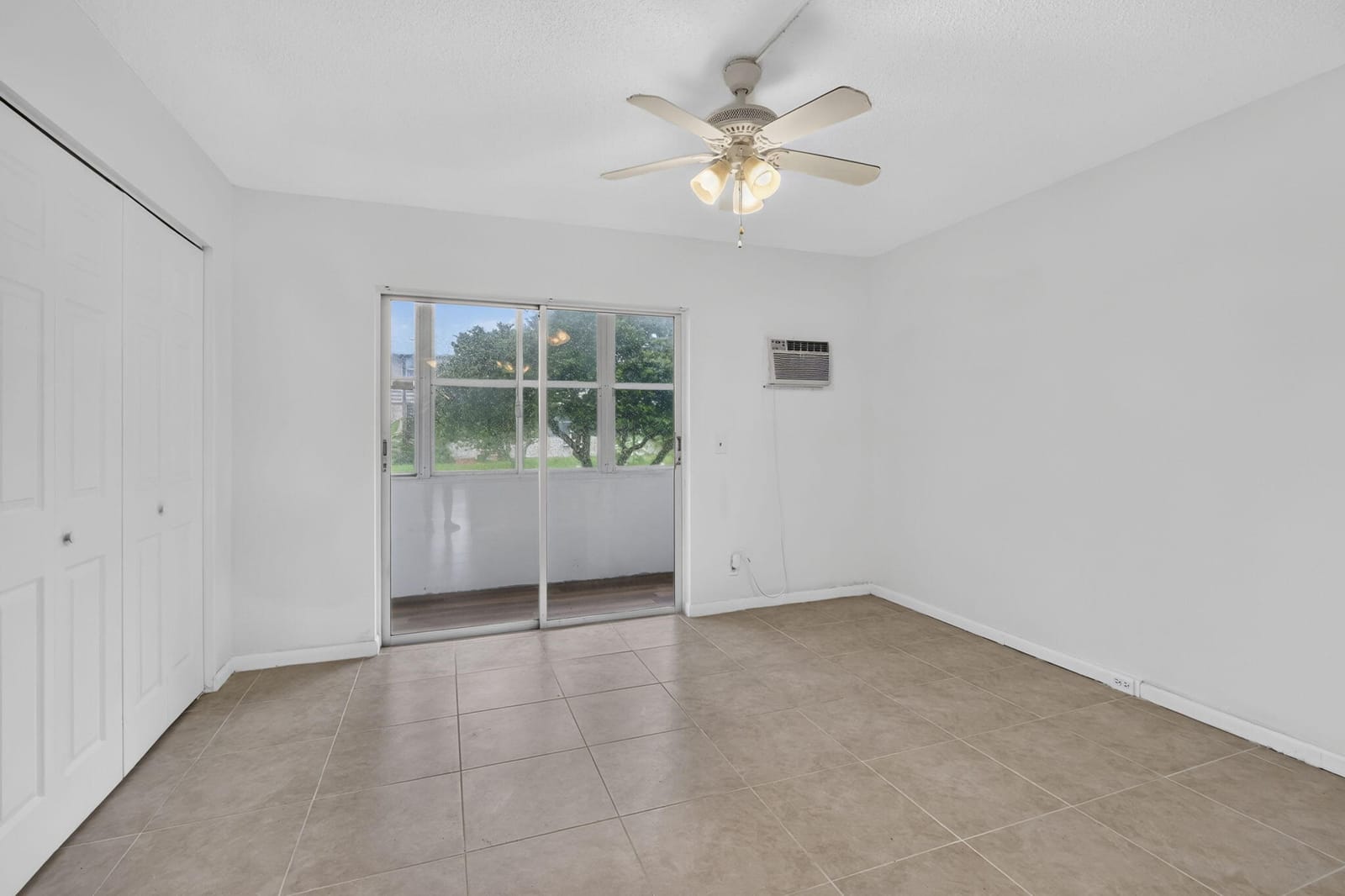 210 Canterbury J 1 — photo 10