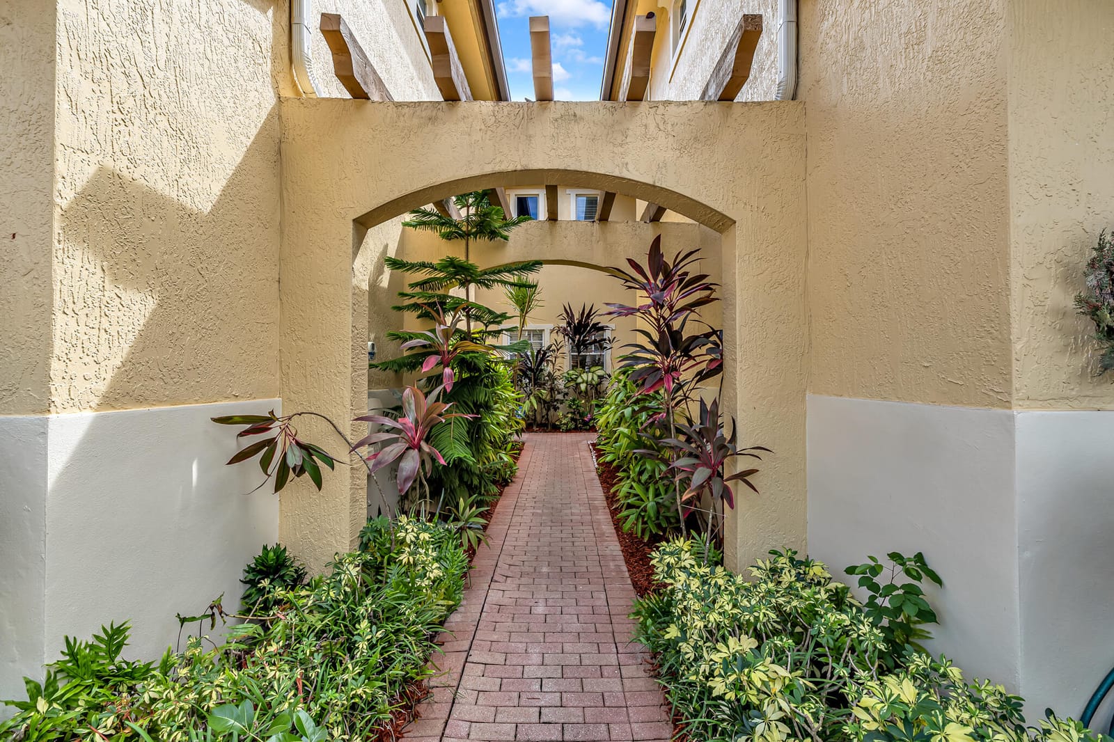 5725 NW 120th Avenue, Coral Springs, FL 33076 photo 3
