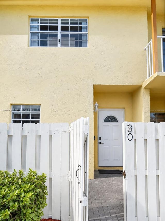 8320 SW 154th Avenue 30, Miami, FL 33193