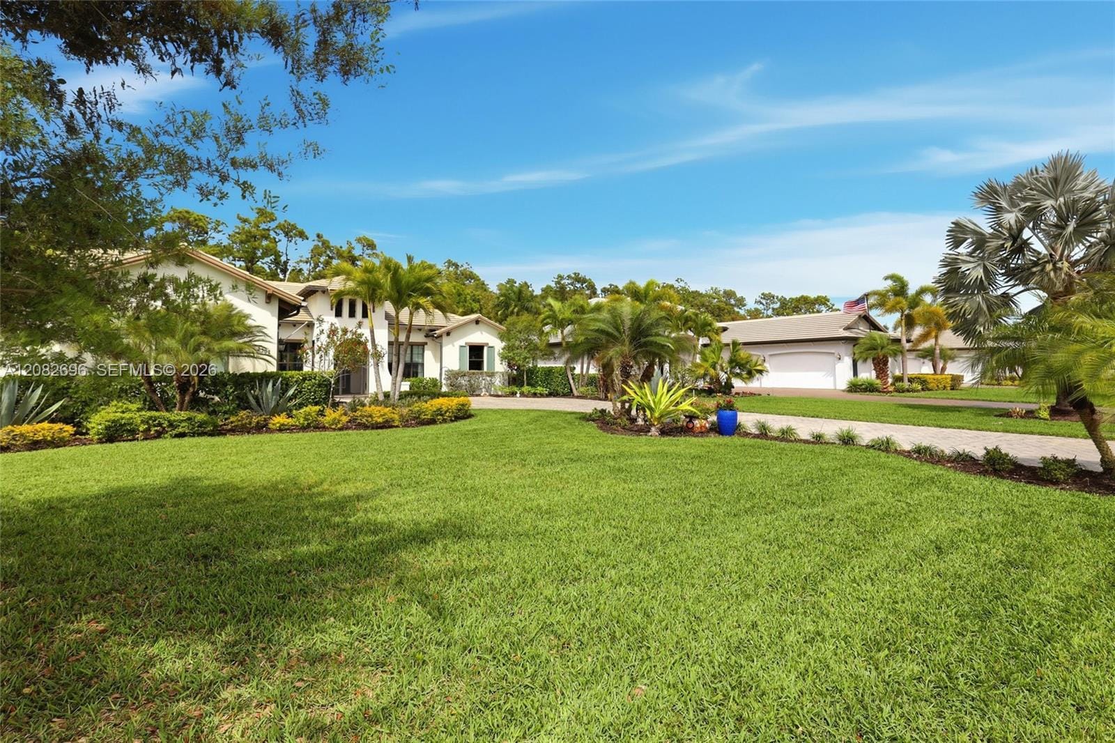 2303 Somerset Place, FL 34120 photo 5