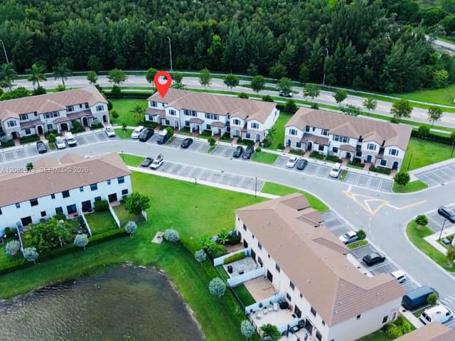 11388 W 34th Way, Aquabella North, Hialeah, FL