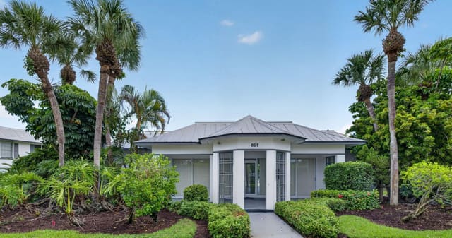 803 SE CENTRAL Parkway 9, Stuart, FL 34994