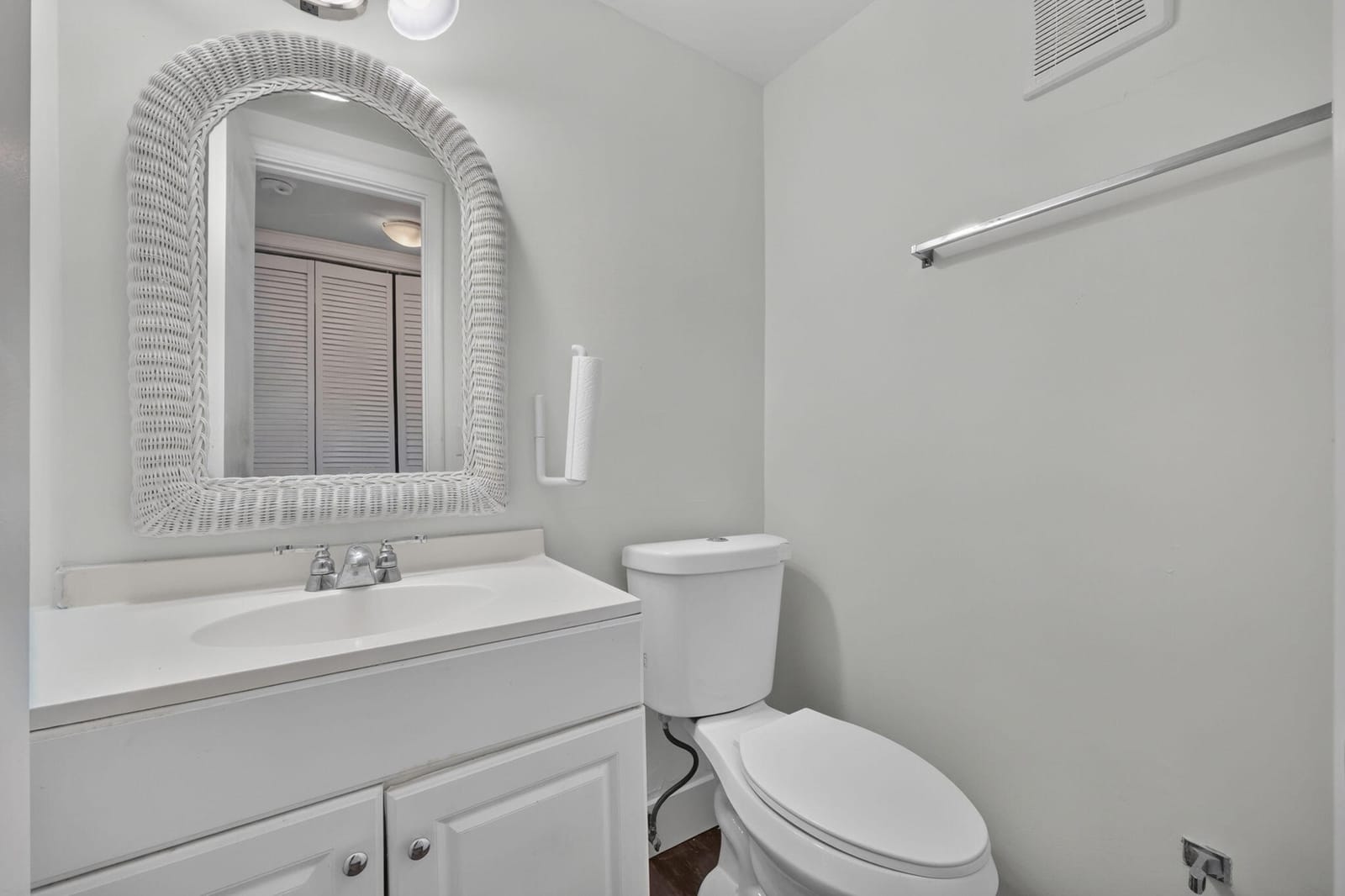 104 E EASTHAMPTON E 1 — photo 11