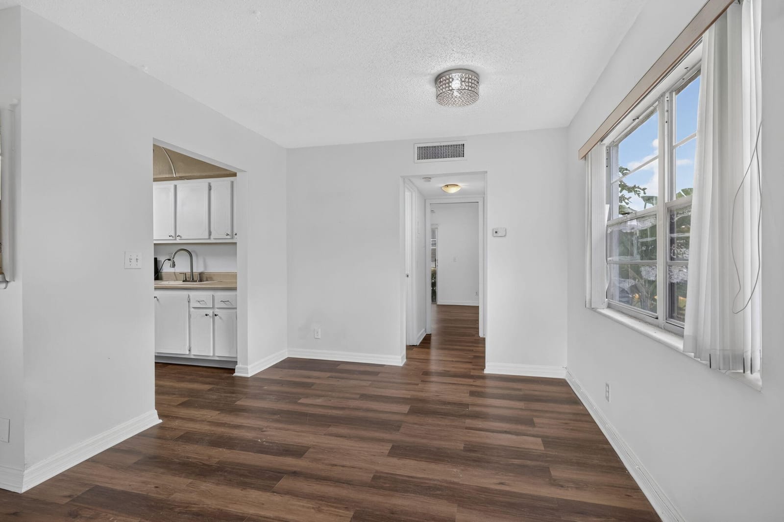 104 E EASTHAMPTON E 1 — photo 10