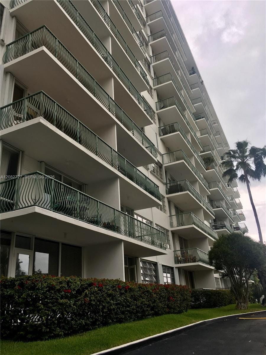 1408 Brickell Bay Drive 912