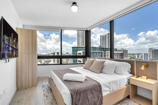 225 N Miami Avenue 2002, District 225, Miami, FL