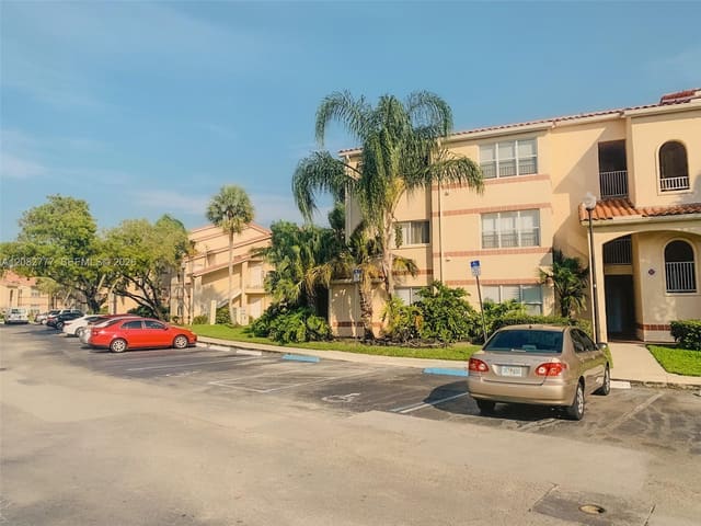 3380 N Pinewalk Drive N 1111, Margate, FL 33063