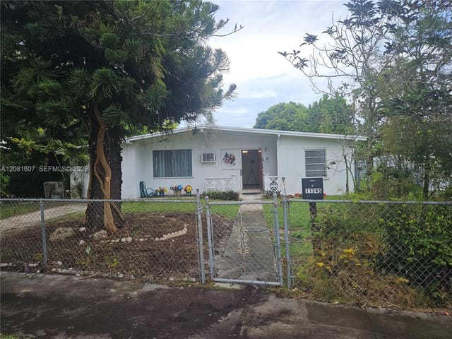 11345 SW 44th Street, sold in ZIP 33165, Miami, FL