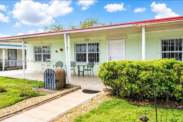 1220 E 10th Avenue, Hialeah, FL 33010