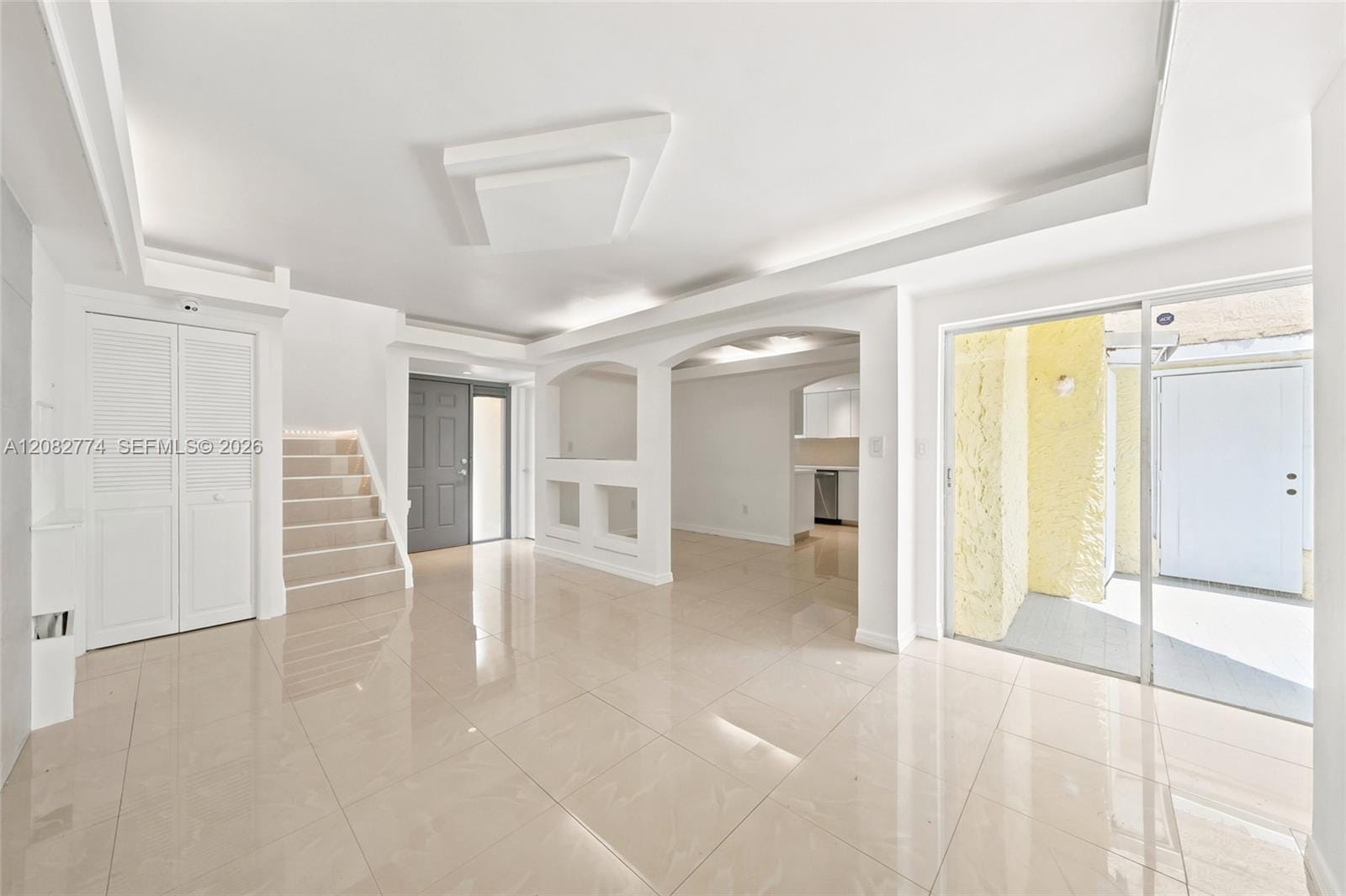 9674 Fontainebleau Boulevard 28, Miami, FL 33172