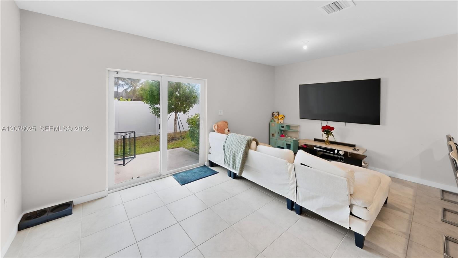 389 NW 10th Court — photo 4