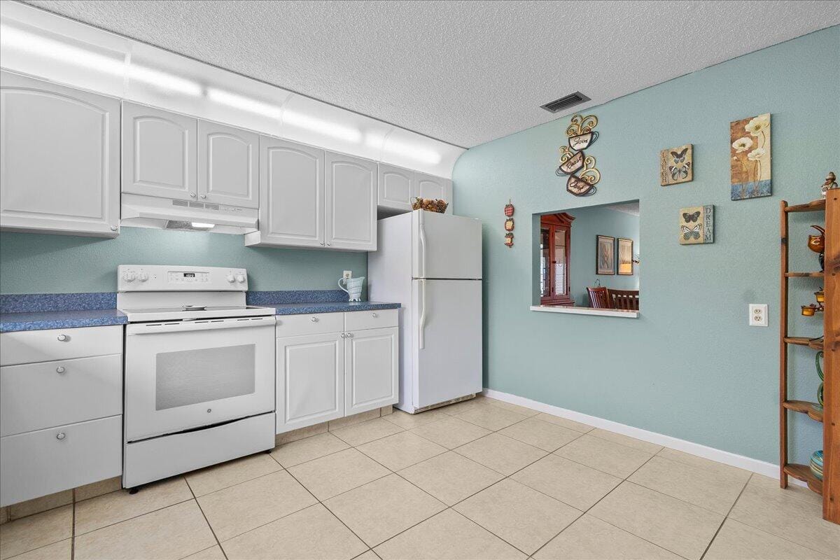 892 WORCESTER Lane B — photo 2