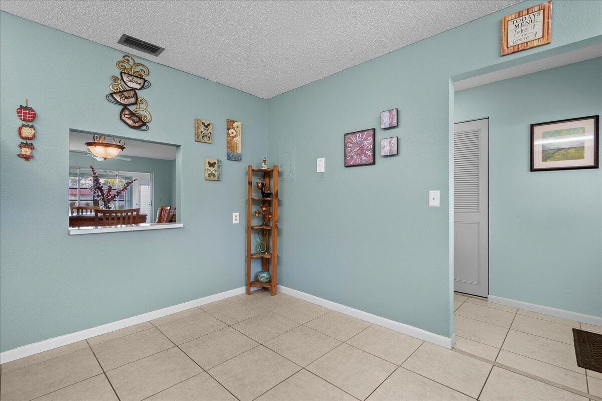 892 WORCESTER Lane B — photo 4