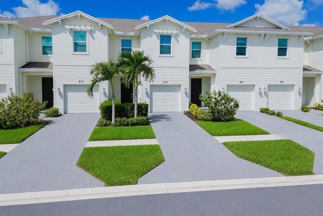 870 SE Grovebush Lane, Port St. Lucie, FL 34984