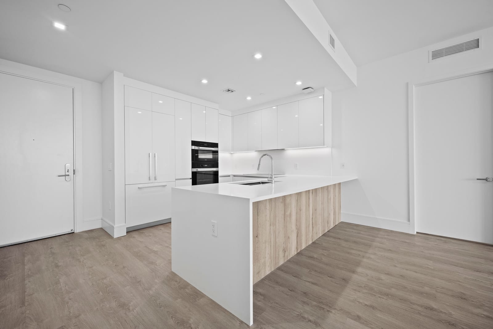 220 Lake Shore Drive 813 — photo 8