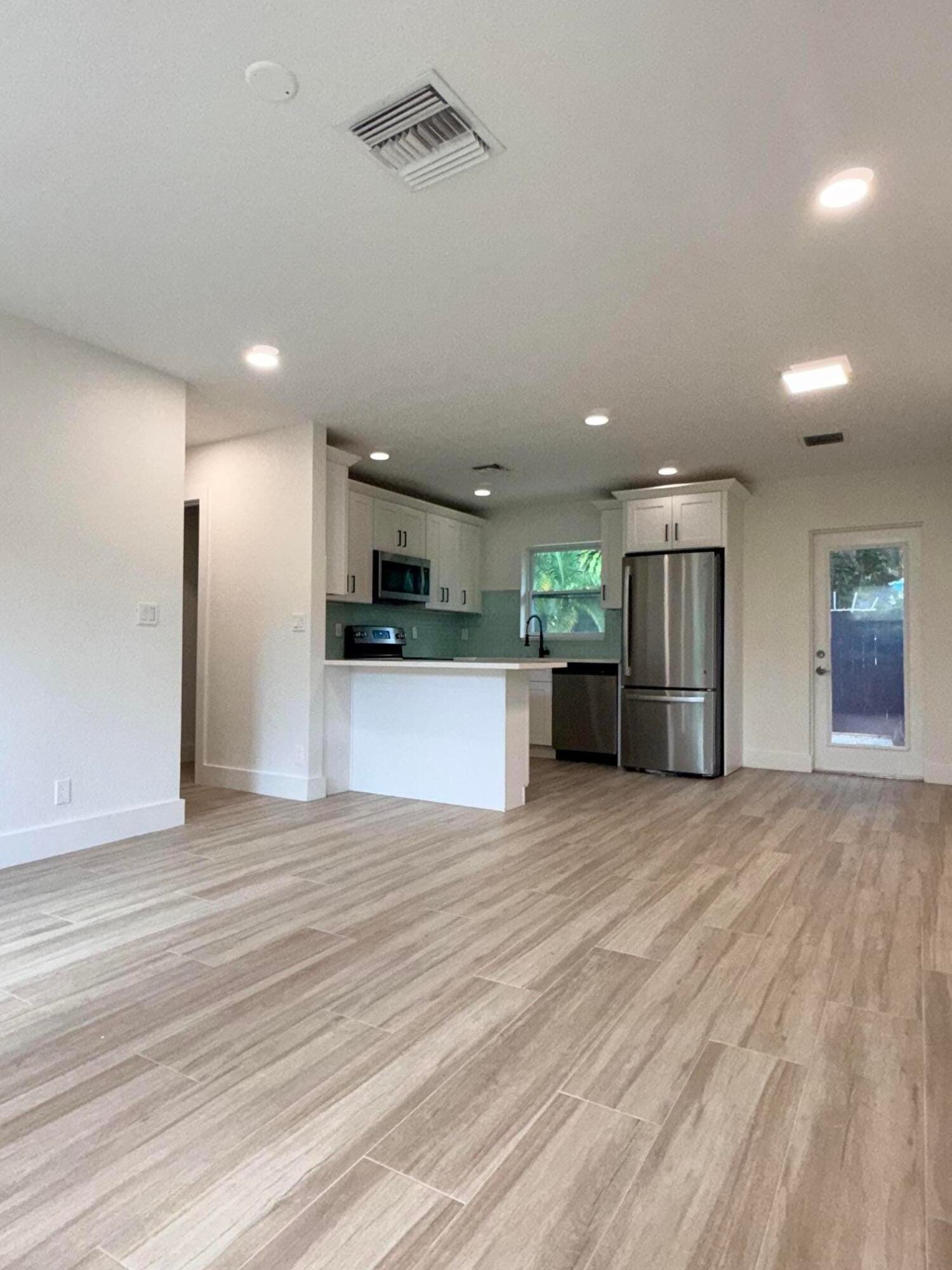 140 SW 5th Avenue — photo 3