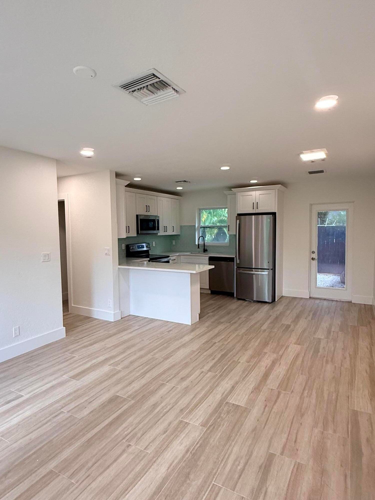 140 SW 5th Avenue — photo 4