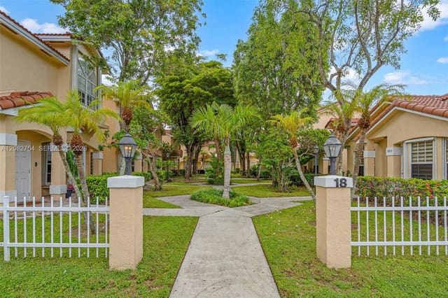 15261 SW 111th Street, Miami, FL 33196