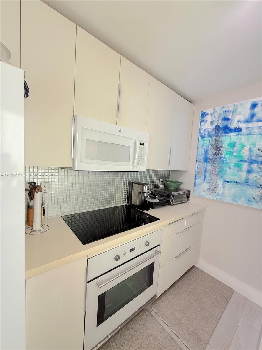 5900 Collins Avenue 1405 — photo 11