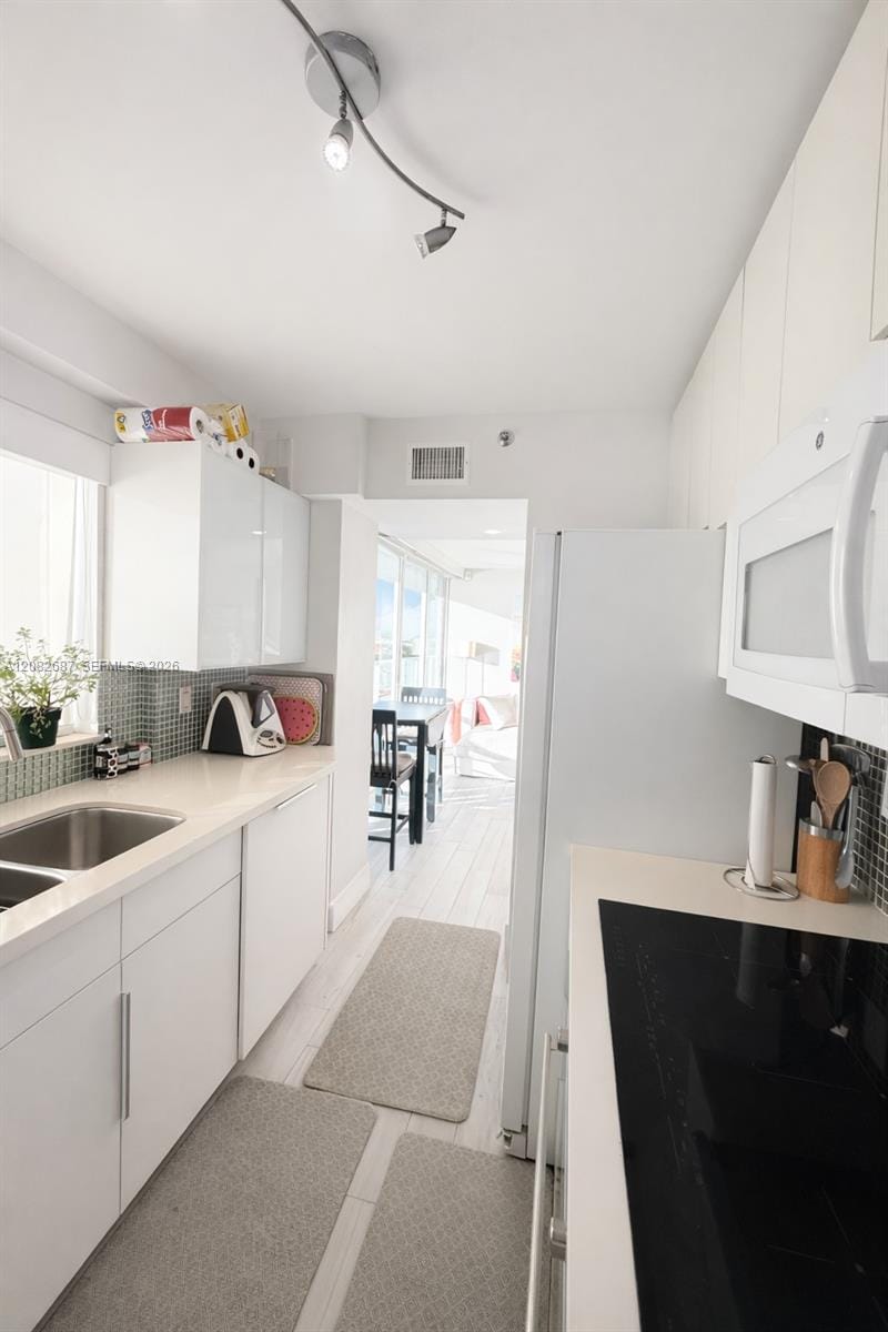 5900 Collins Avenue 1405 — photo 12