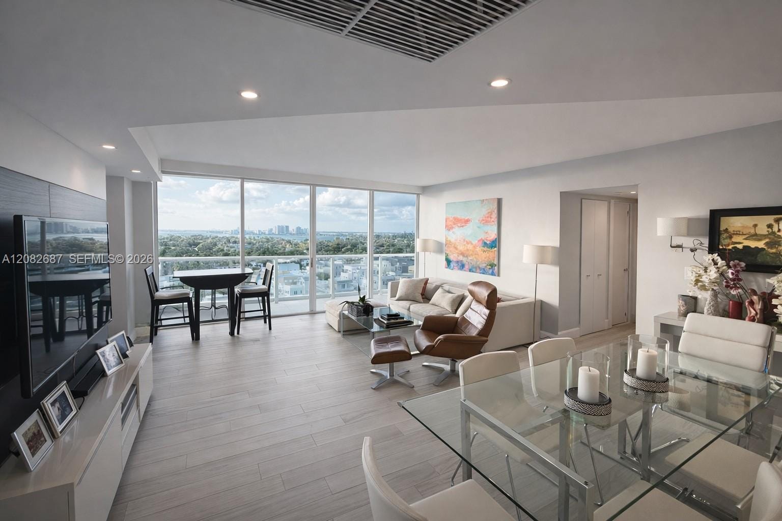 5900 Collins Avenue 1405 — photo 4