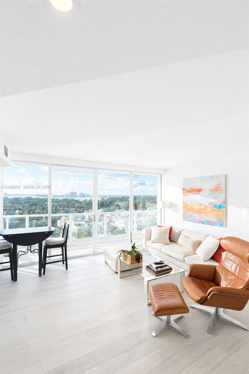 5900 Collins Avenue 1405 — photo 7