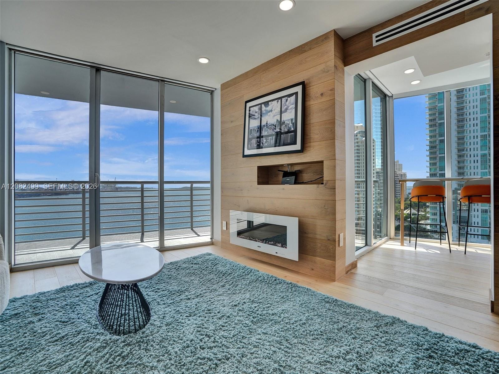 325 S Biscayne Boulevard 1423 — photo 2
