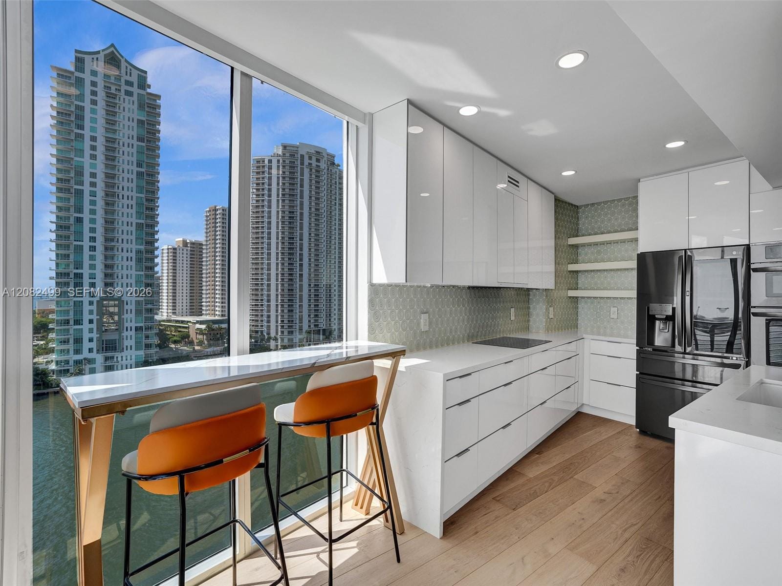 325 S Biscayne Boulevard 1423 — photo 3