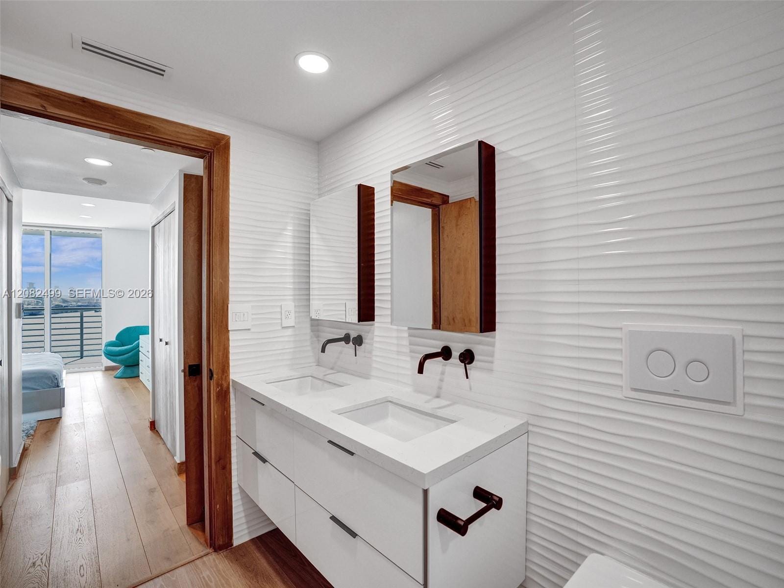 325 S Biscayne Boulevard 1423, Miami, FL 33131 photo 28