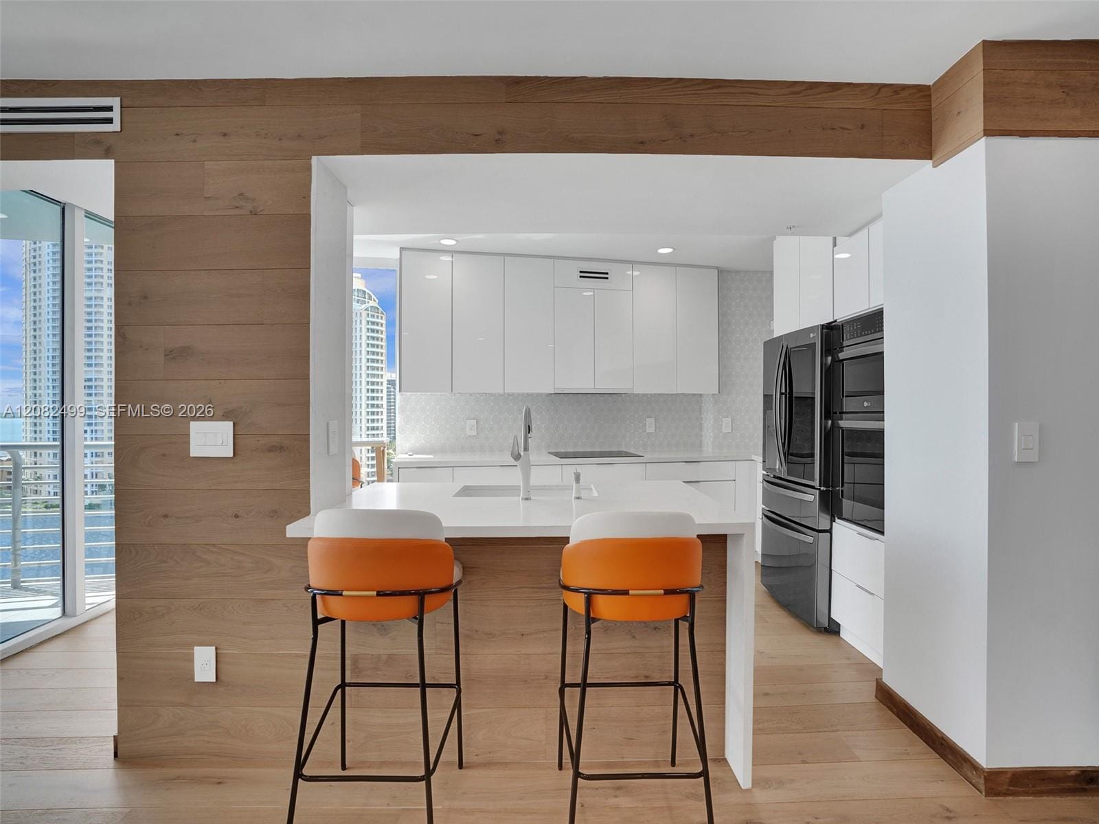 325 S Biscayne Boulevard 1423 — photo 6