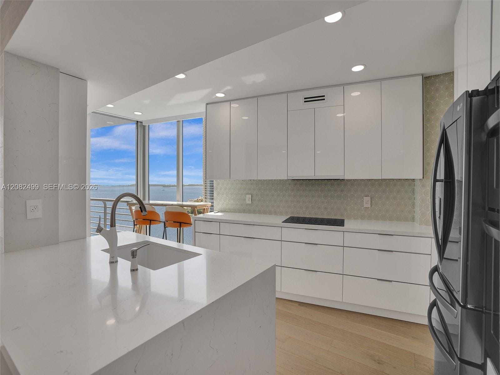 325 S Biscayne Boulevard 1423 — photo 7