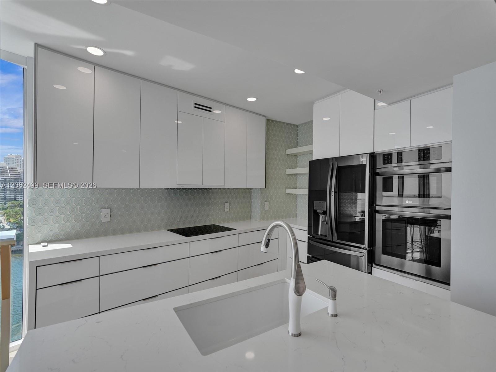 325 S Biscayne Boulevard 1423 — photo 8