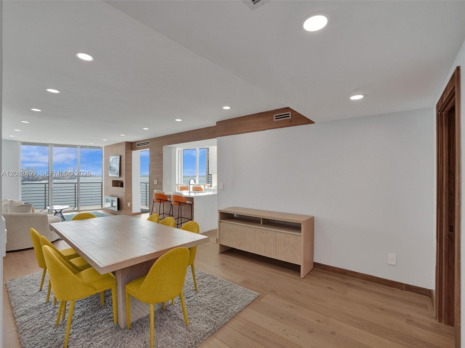 325 S Biscayne Boulevard 1423 — photo 9